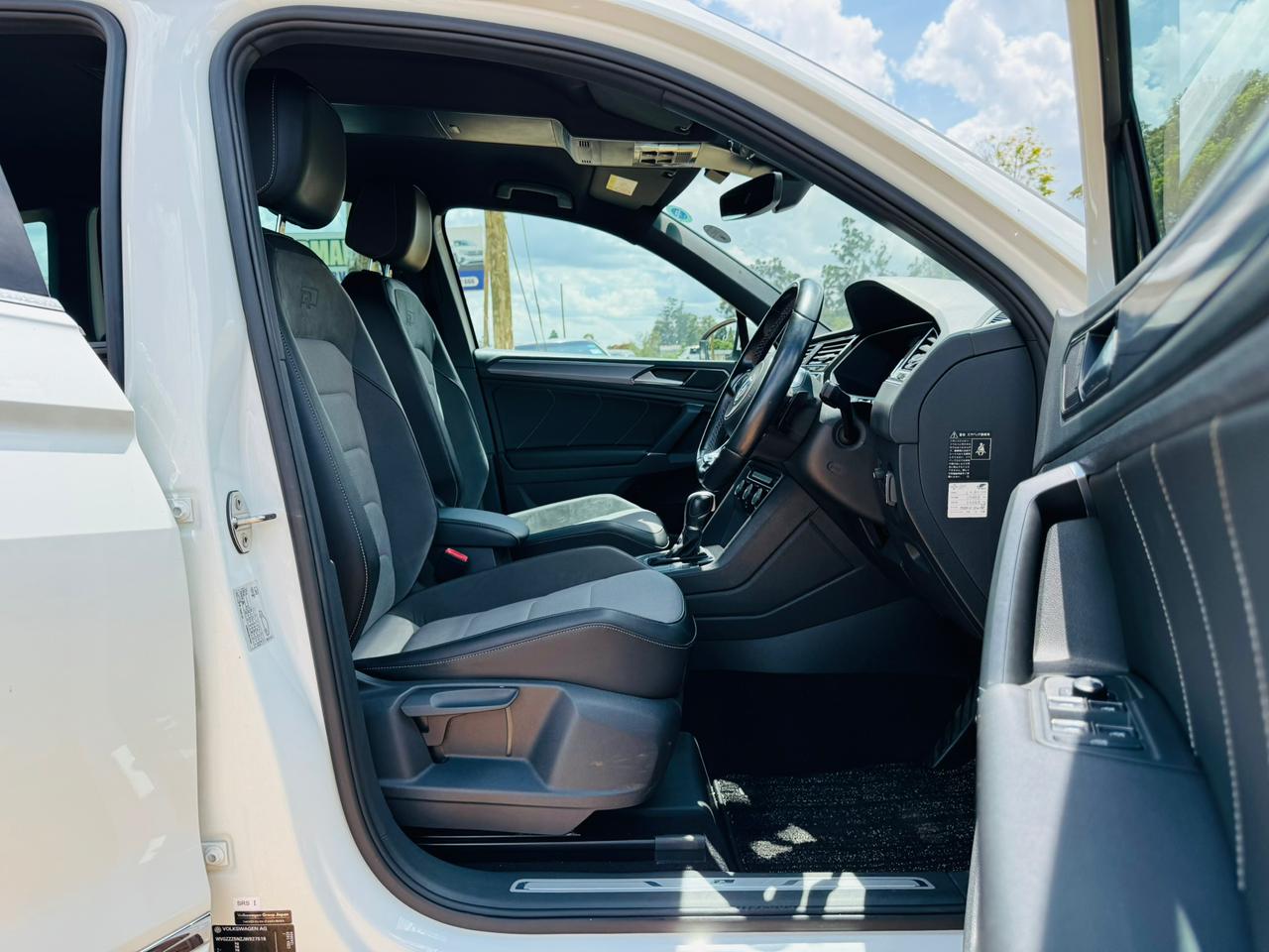 2018- Volkswagen Tiguan R -White