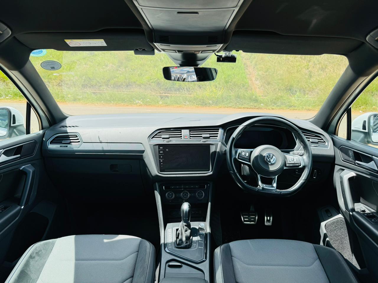 2018- Volkswagen Tiguan R -White