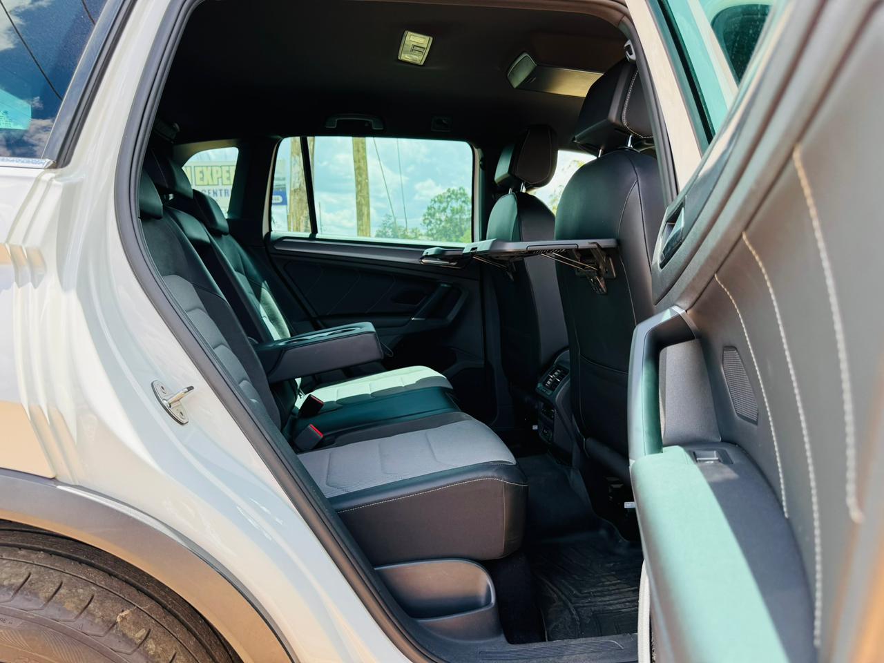 2018- Volkswagen Tiguan R -White