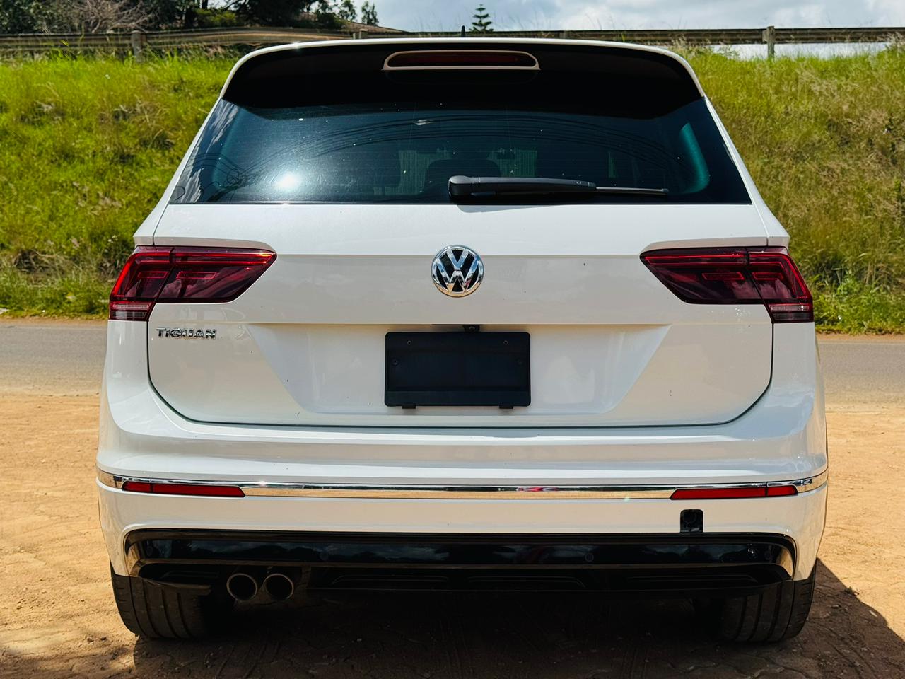2018- Volkswagen Tiguan R -White