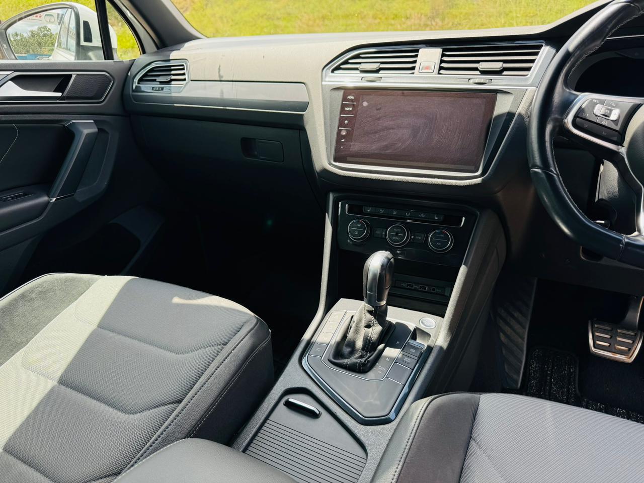 2018- Volkswagen Tiguan R -White