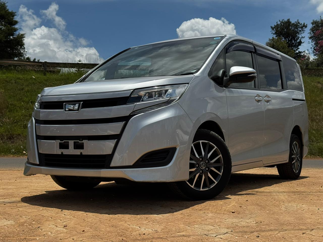 2018-Toyota Noah – Silver