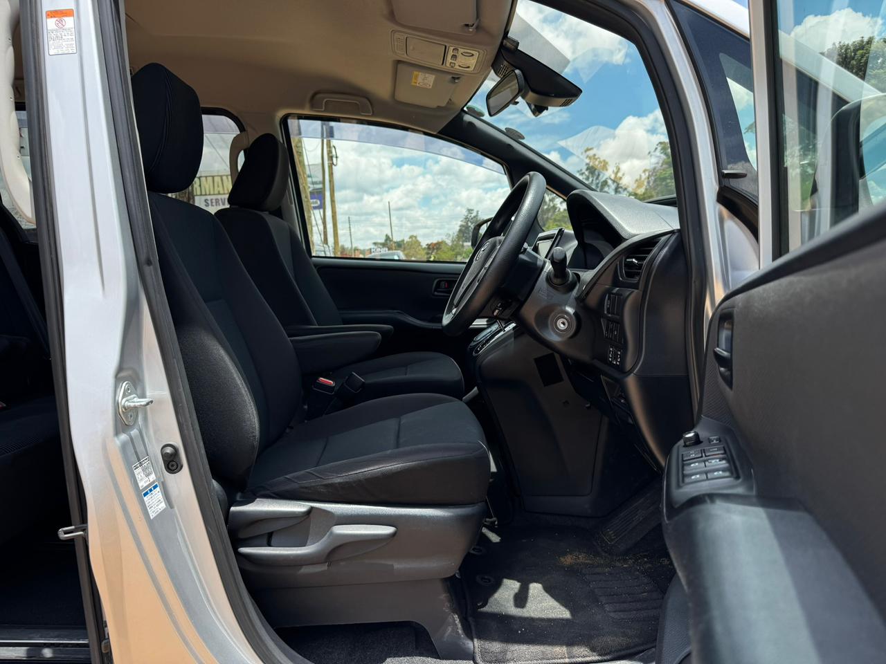 2018-Toyota Noah – Silver