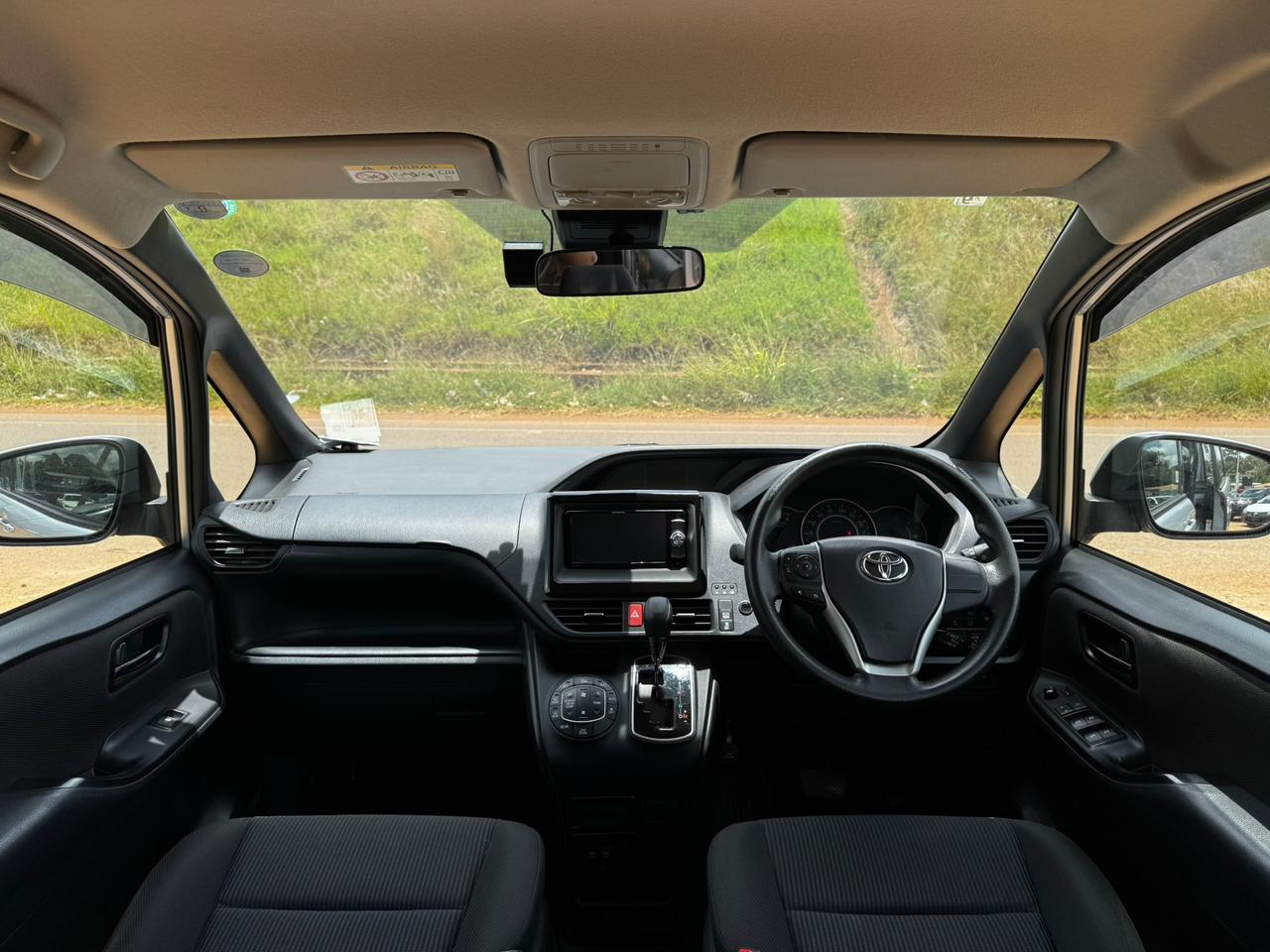 2018-Toyota Noah – Silver