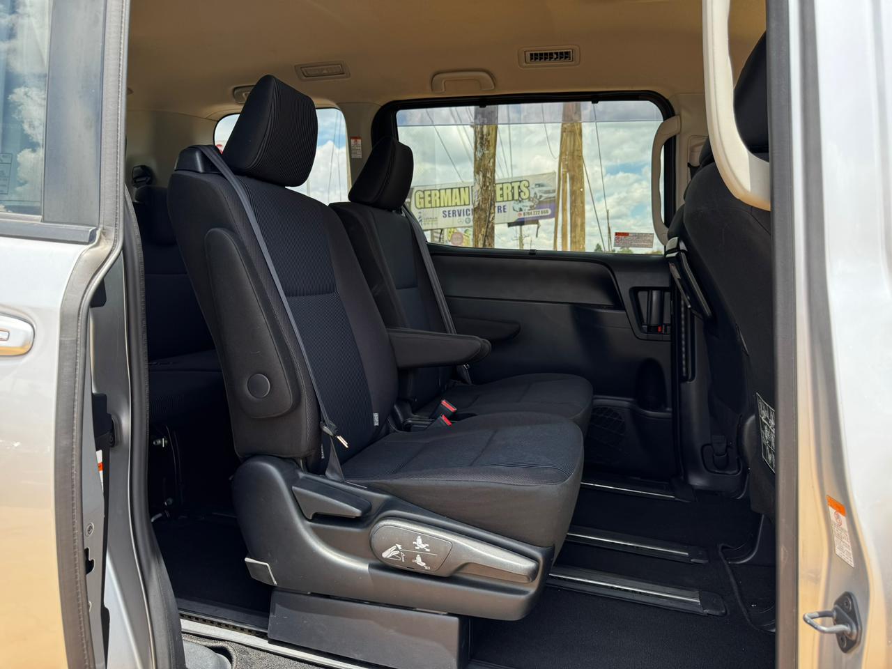 2018-Toyota Noah – Silver