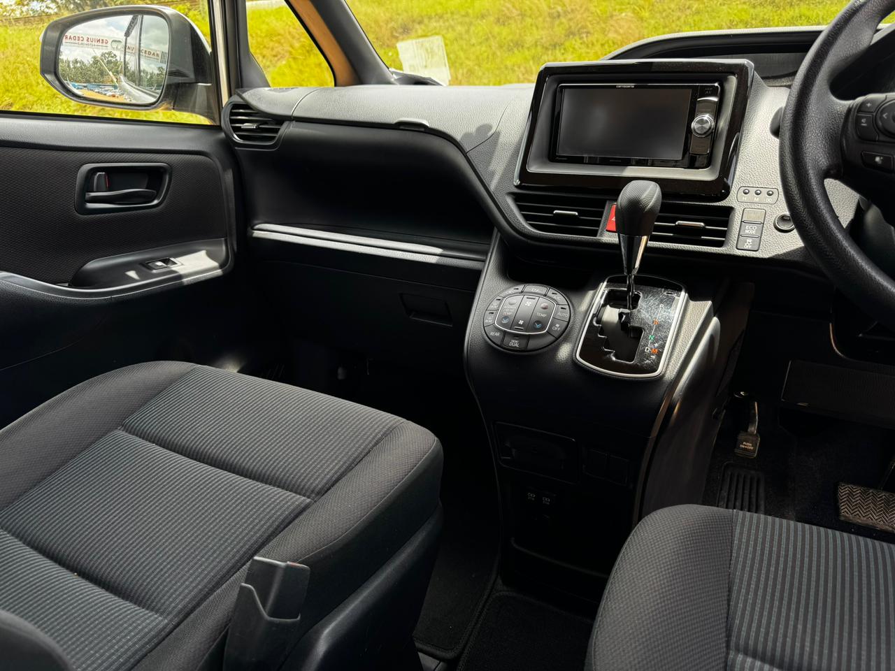 2018-Toyota Noah – Silver