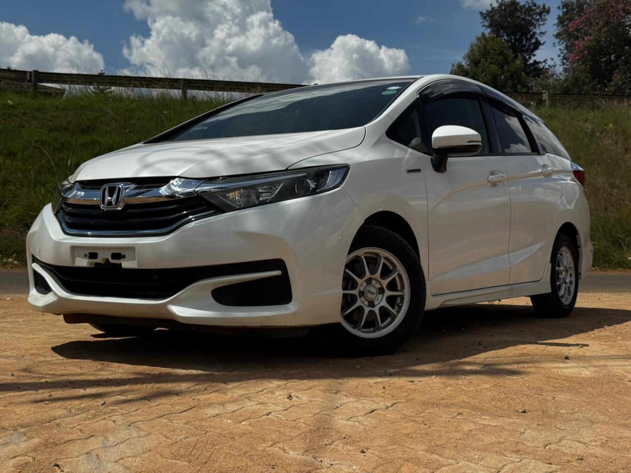 2019 -Honda Fit Shuttle – White