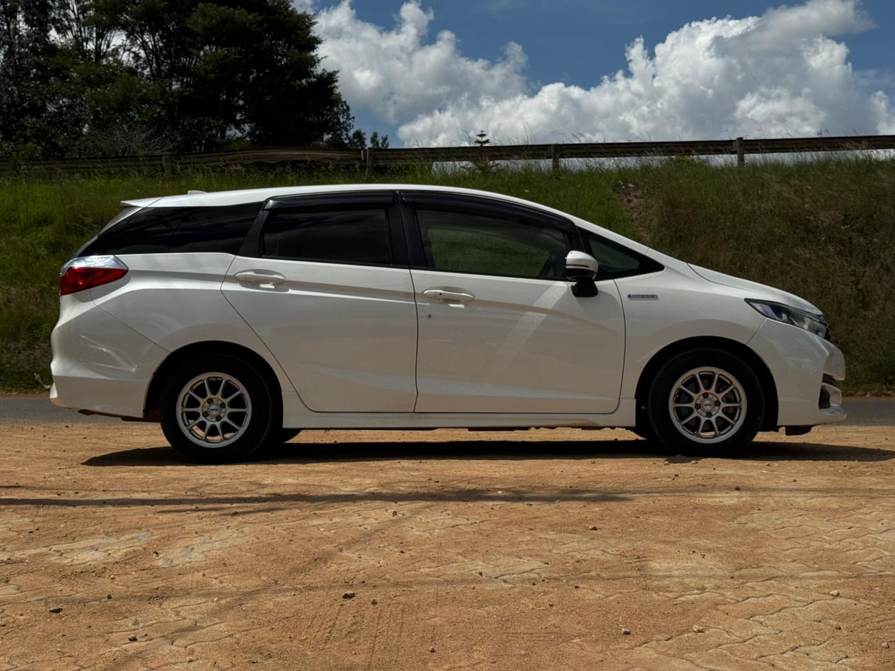 2019 -Honda Fit Shuttle – White