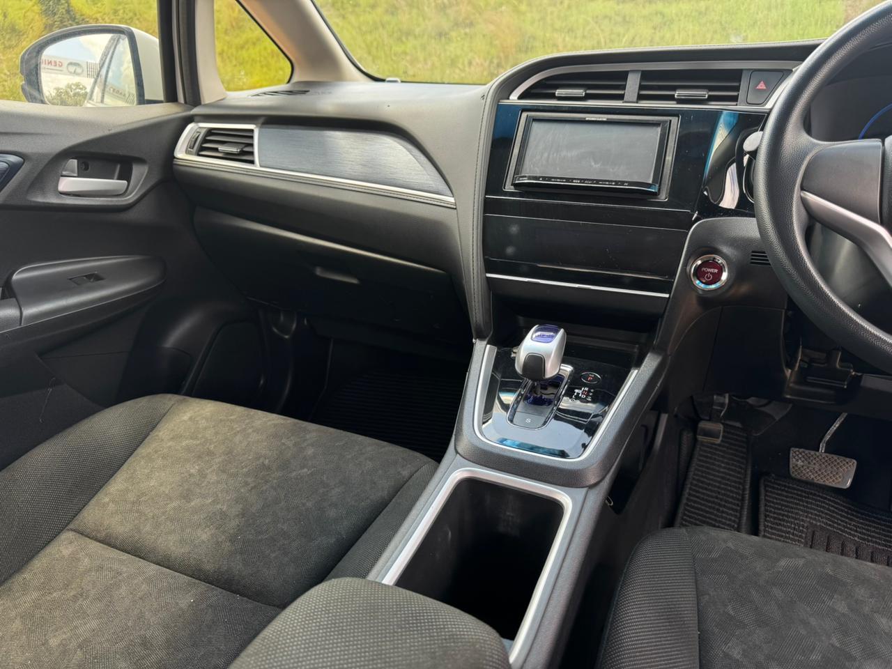 2019 -Honda Fit Shuttle – White