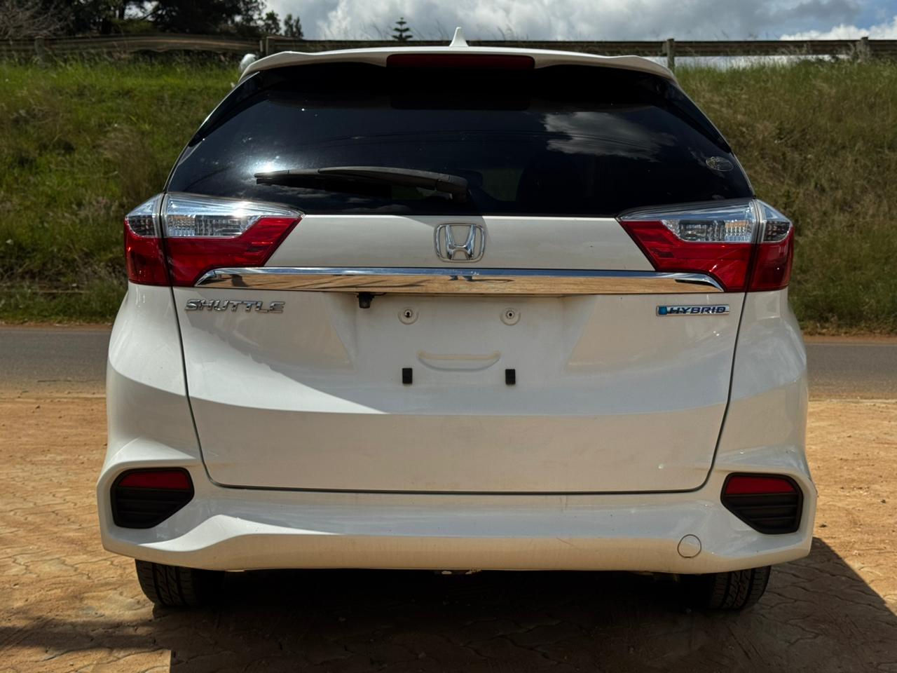 2019 -Honda Fit Shuttle – White