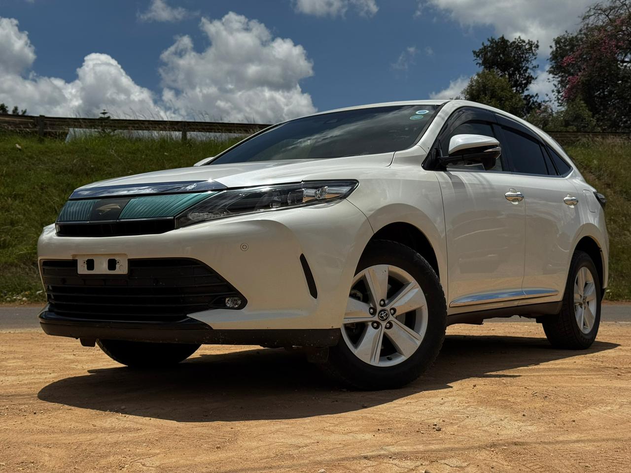 2017 – Toyota Harrier – White
