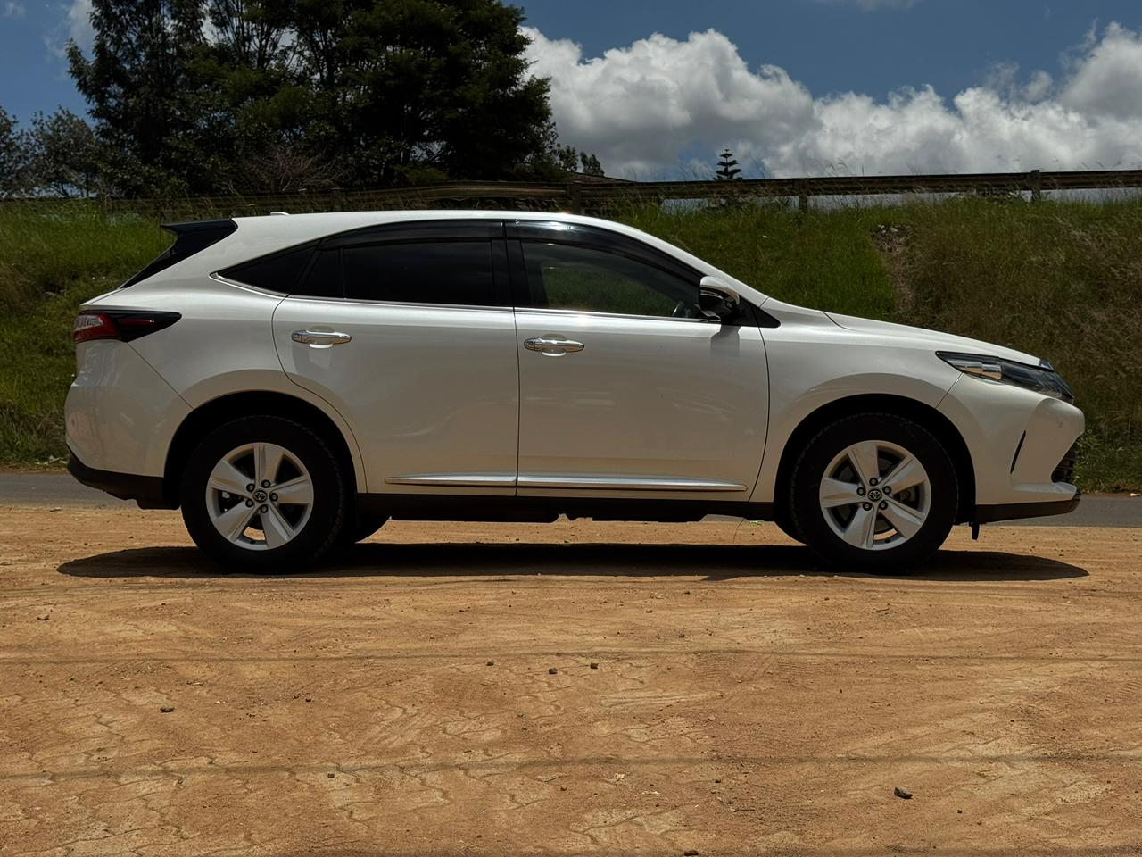 2017 – Toyota Harrier – White