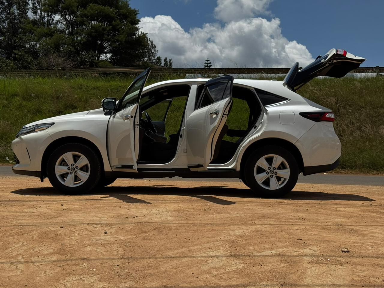 2017 – Toyota Harrier – White