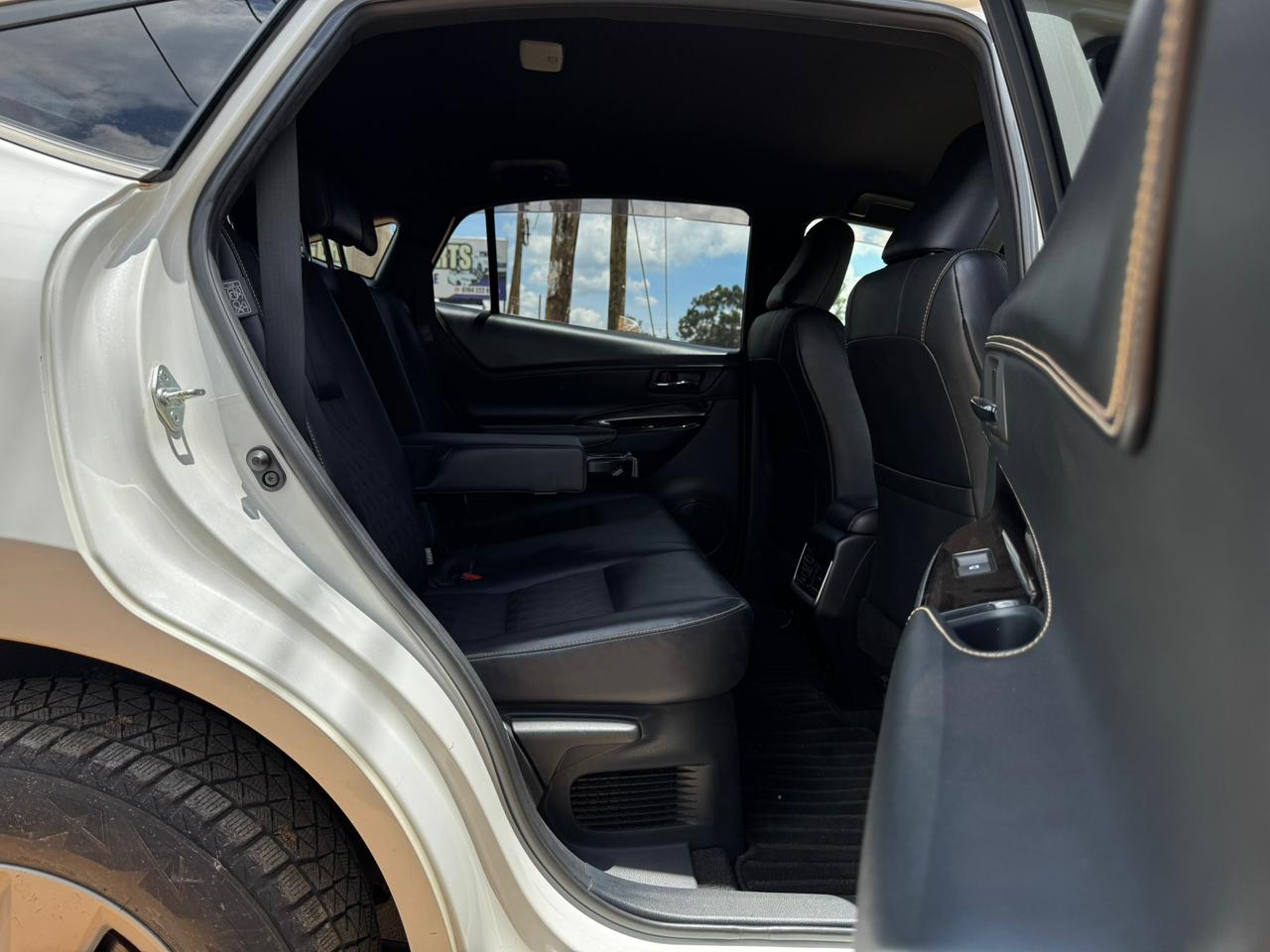 2017 – Toyota Harrier – White