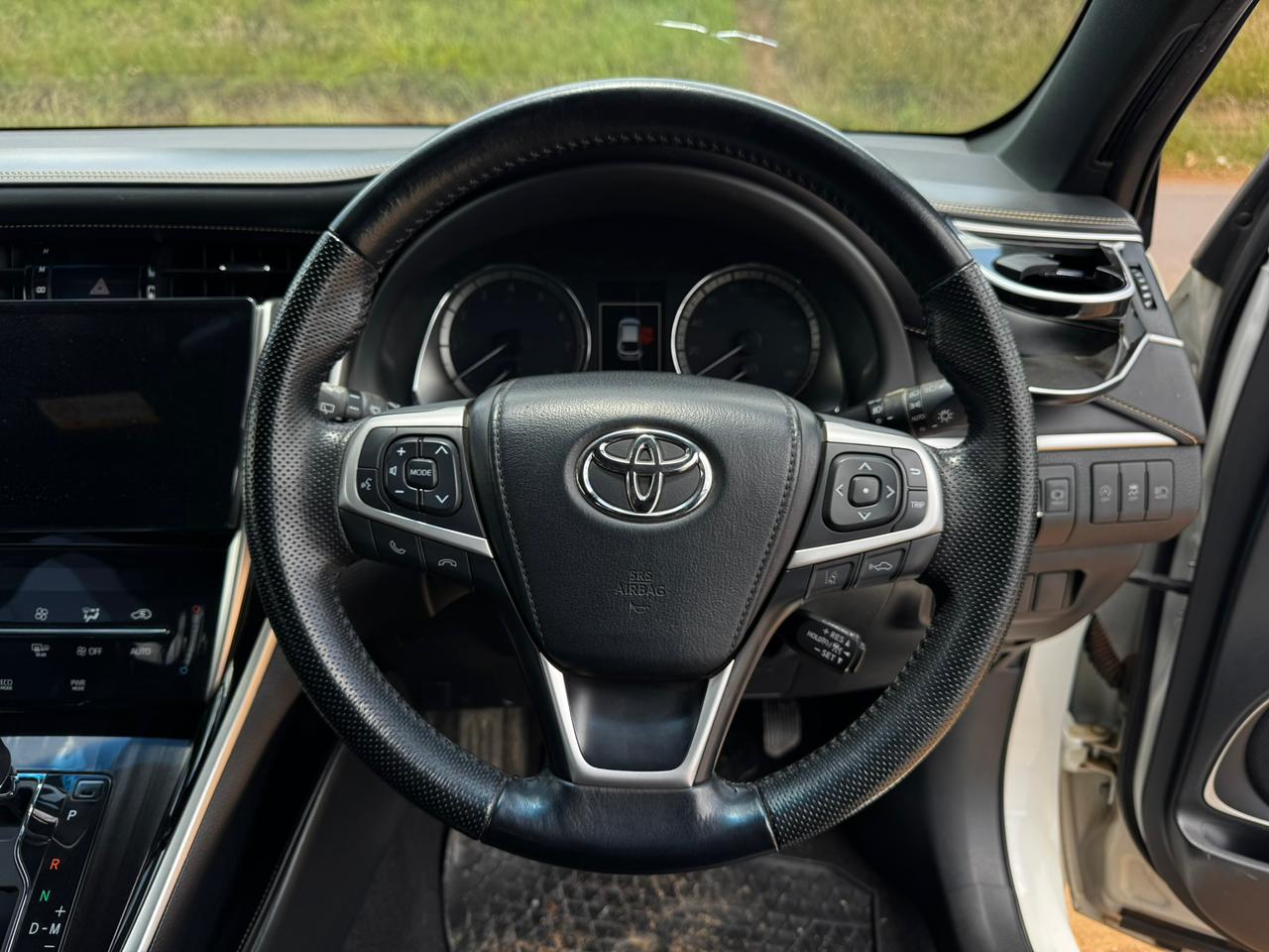 2017 – Toyota Harrier – White