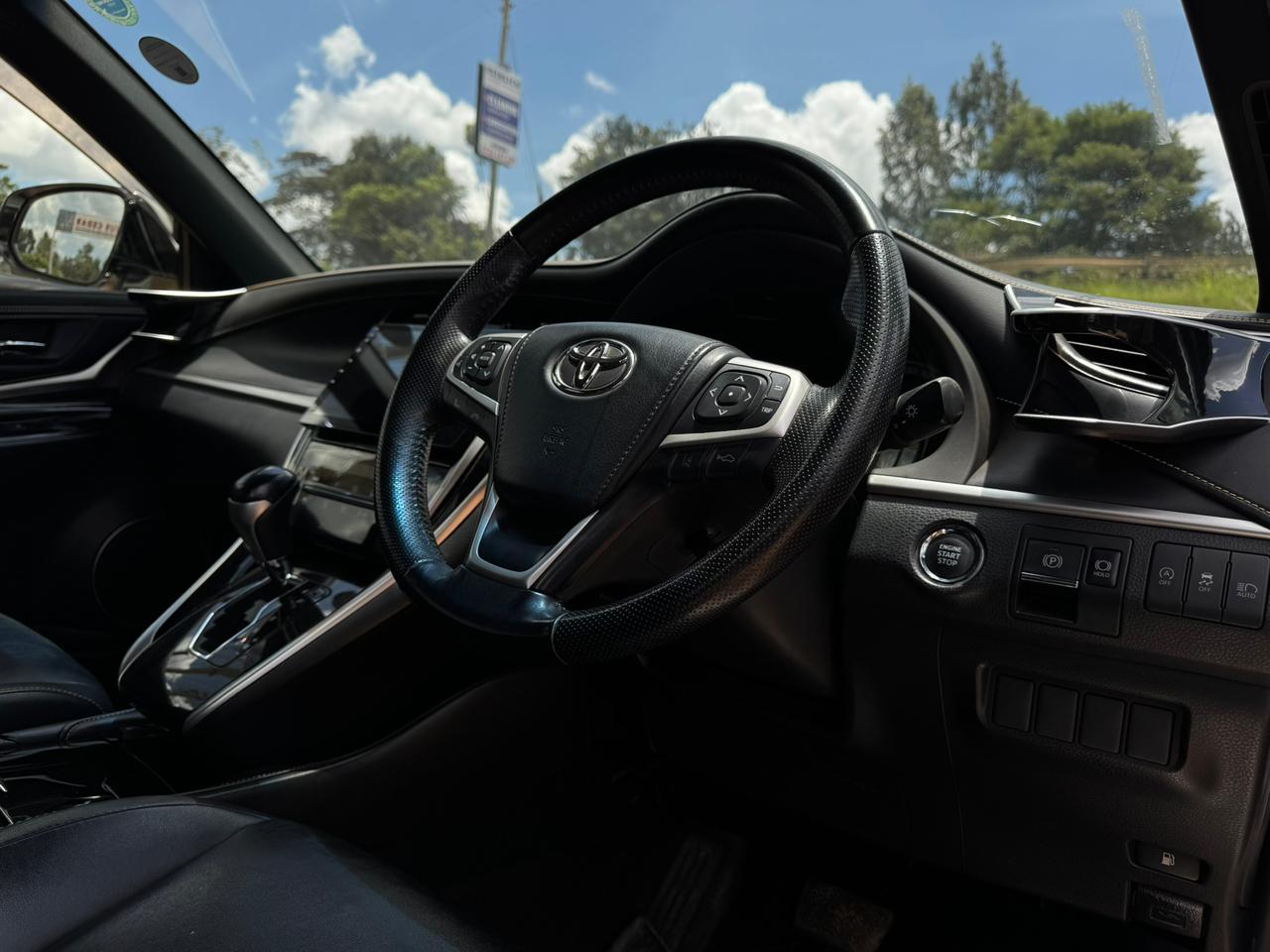 2017 – Toyota Harrier – White