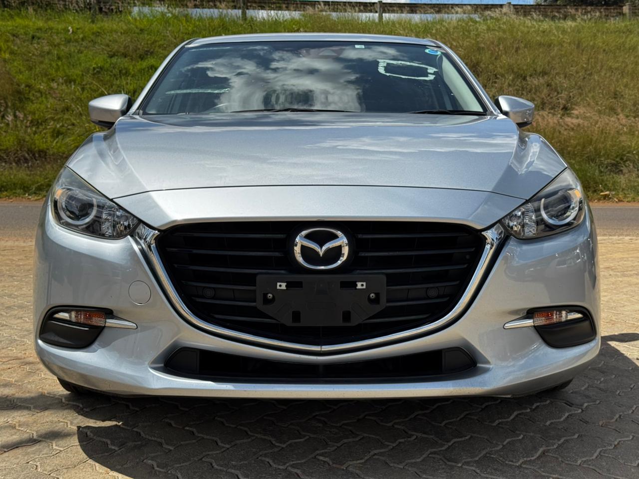 2018- Mazda Axela (SkyactiveG) – Silver