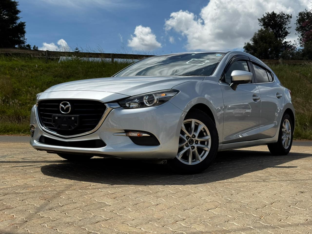 2018- Mazda Axela (SkyactiveG) – Silver