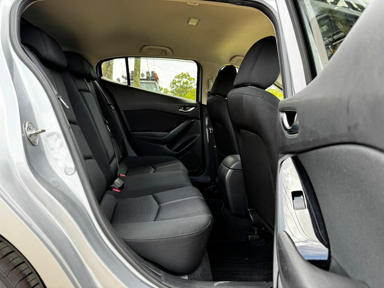 2018- Mazda Axela (SkyactiveG) – Silver