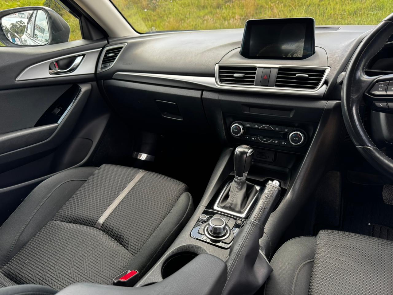 2018- Mazda Axela (SkyactiveG) – Silver