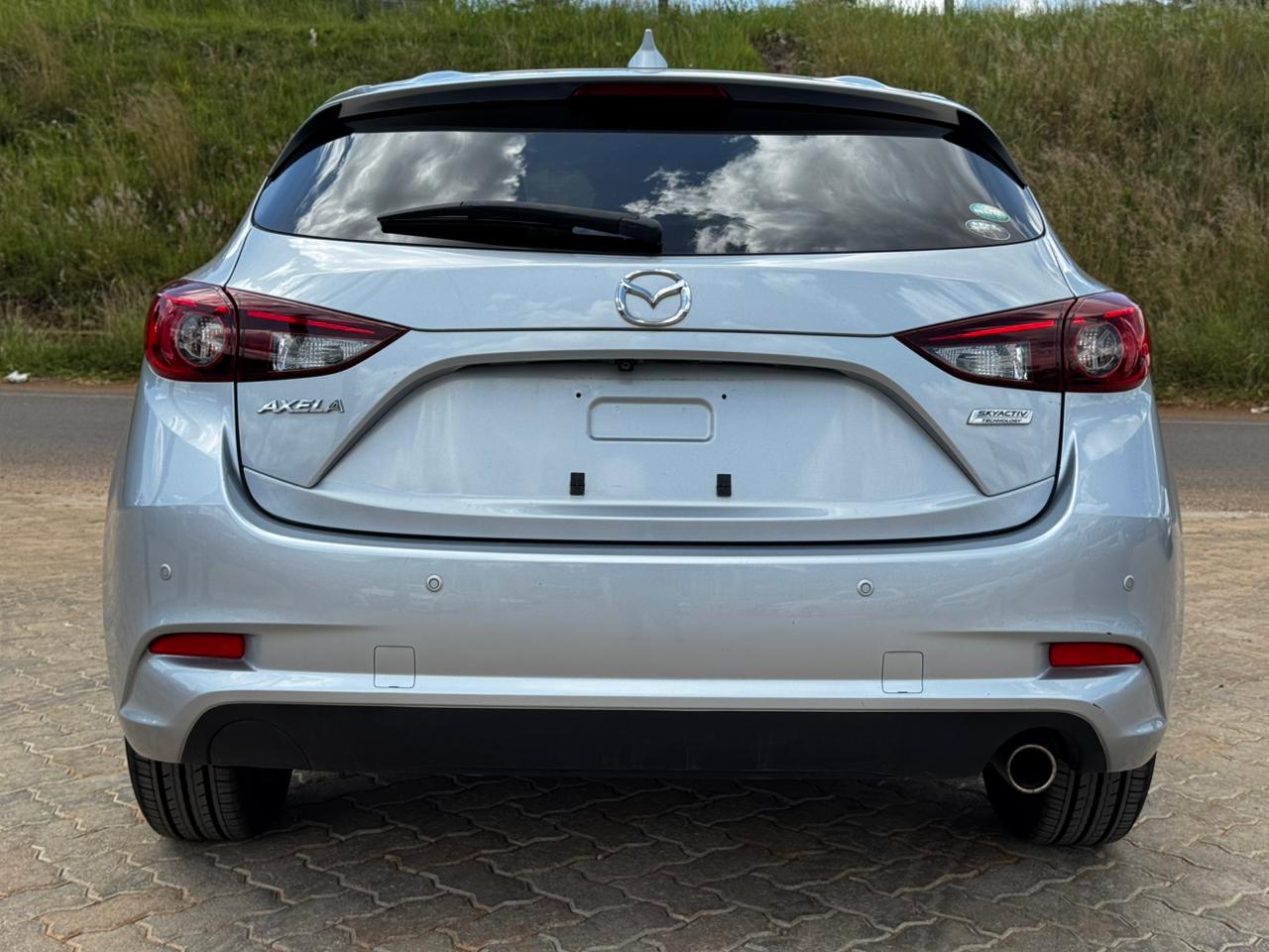 2018- Mazda Axela (SkyactiveG) – Silver