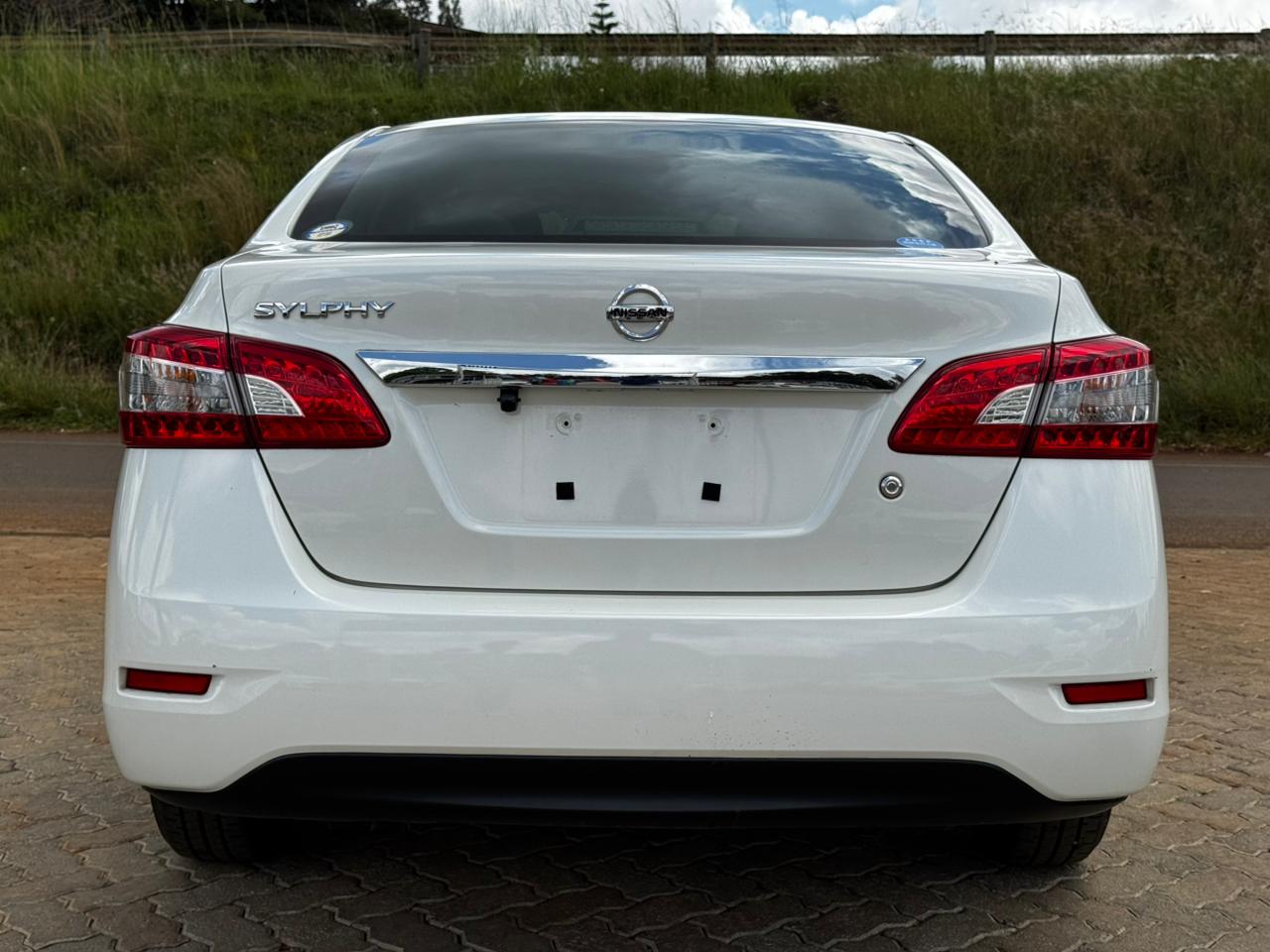 2019 – Nissan Sylphy -White