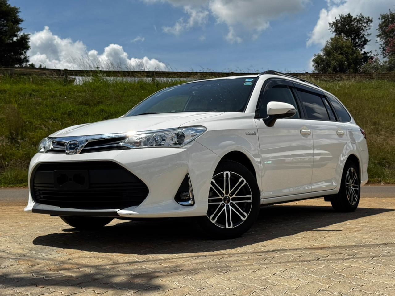 2019 – Toyota Fielder (Hybrid) -White