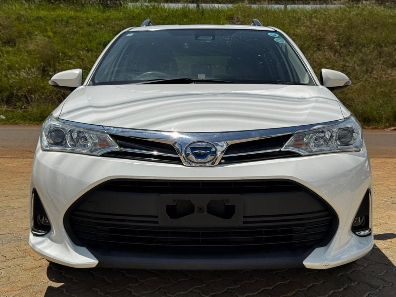 2019 – Toyota Fielder (Hybrid) -White