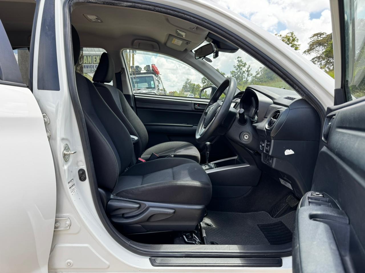 2019 – Toyota Fielder (Hybrid) -White