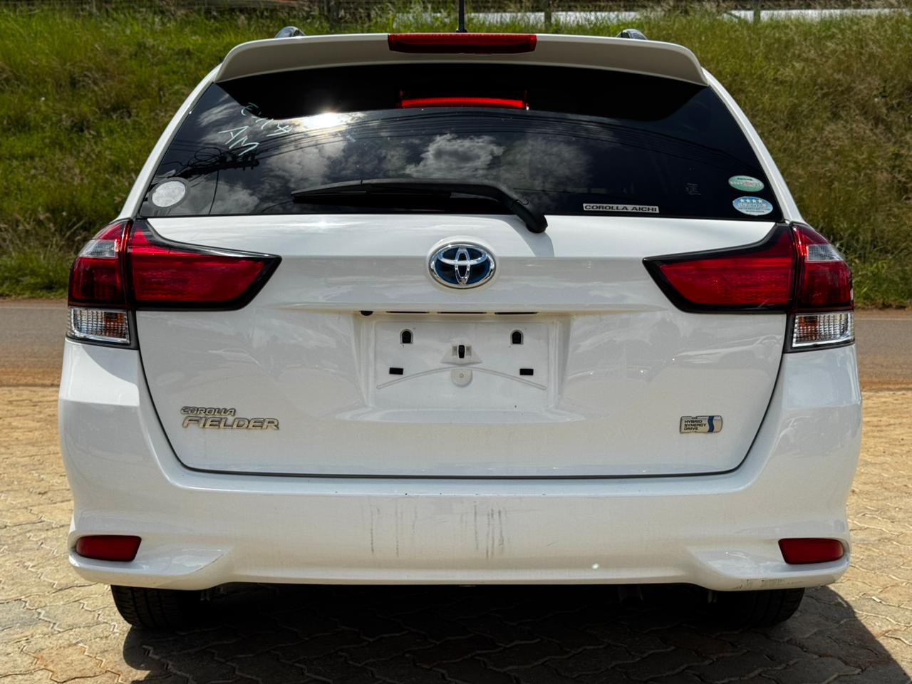 2019 – Toyota Fielder (Hybrid) -White
