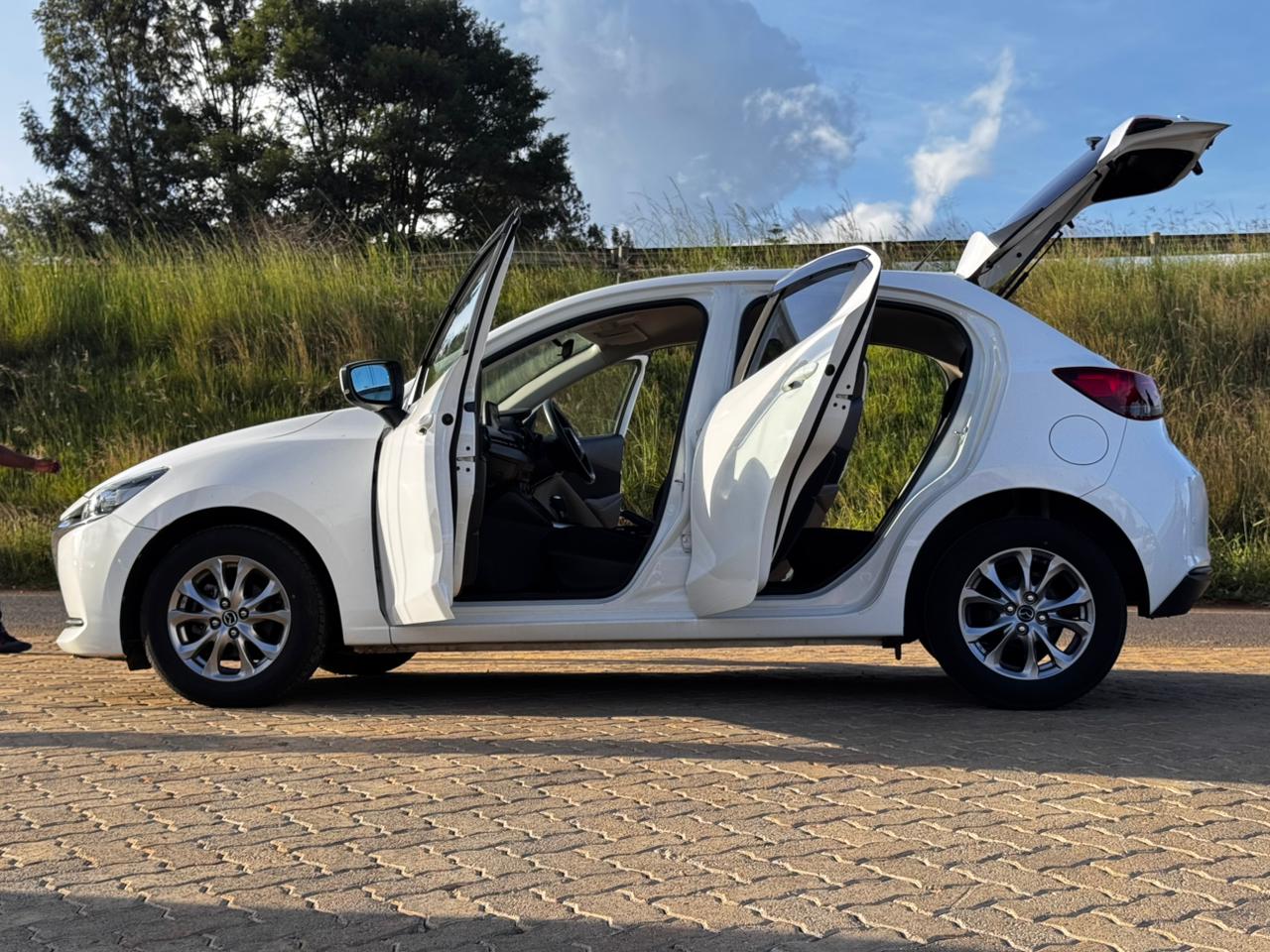 2019 -Mazda 2 (SkyactiveG) – White