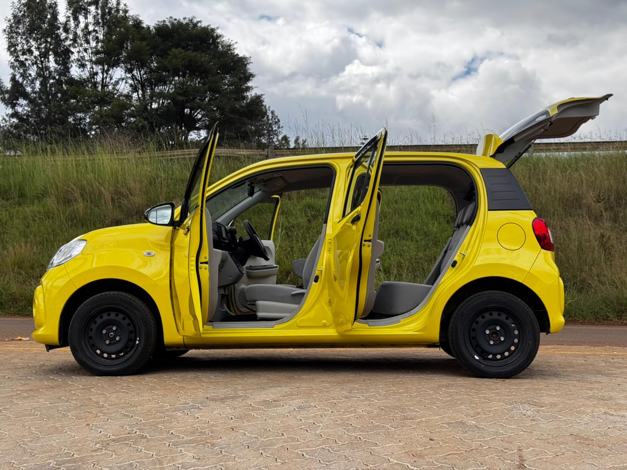 2018 – Toyota Passo – Mustard