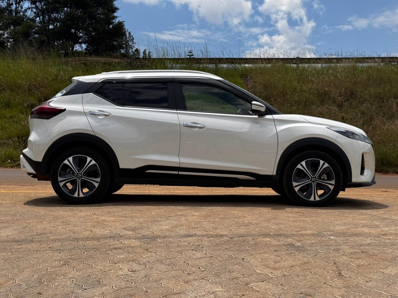 2020 – Nissan Kicks epower – White