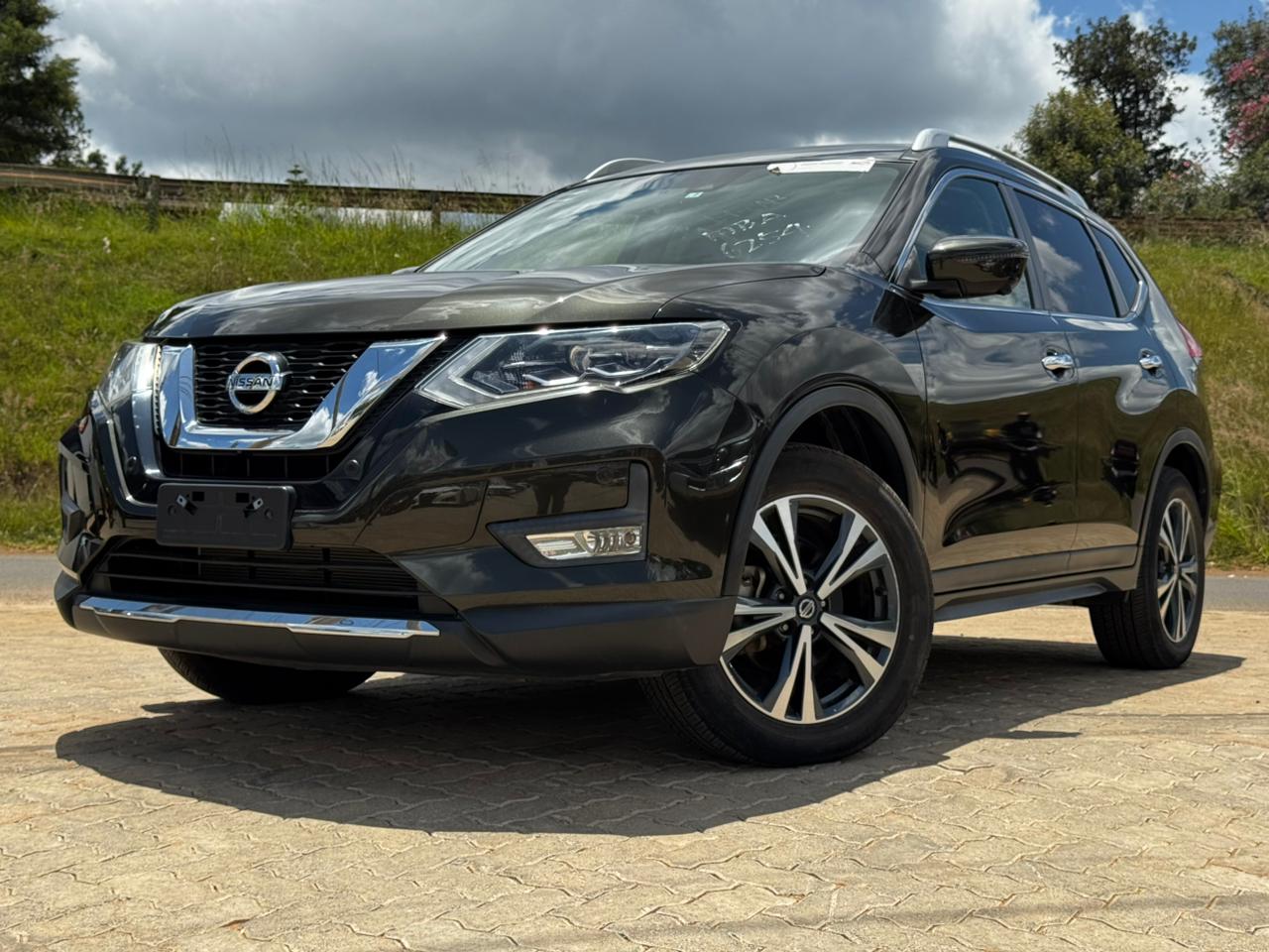 2019 – Nissan X-Trail – Black