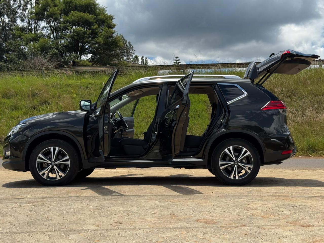 2019 – Nissan X-Trail – Black