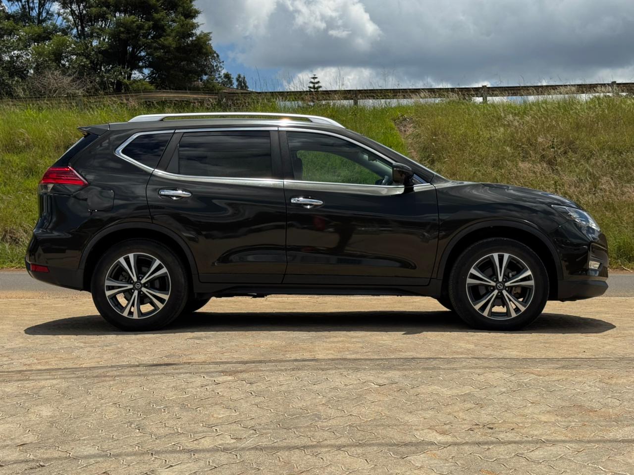 2019 – Nissan X-Trail – Black