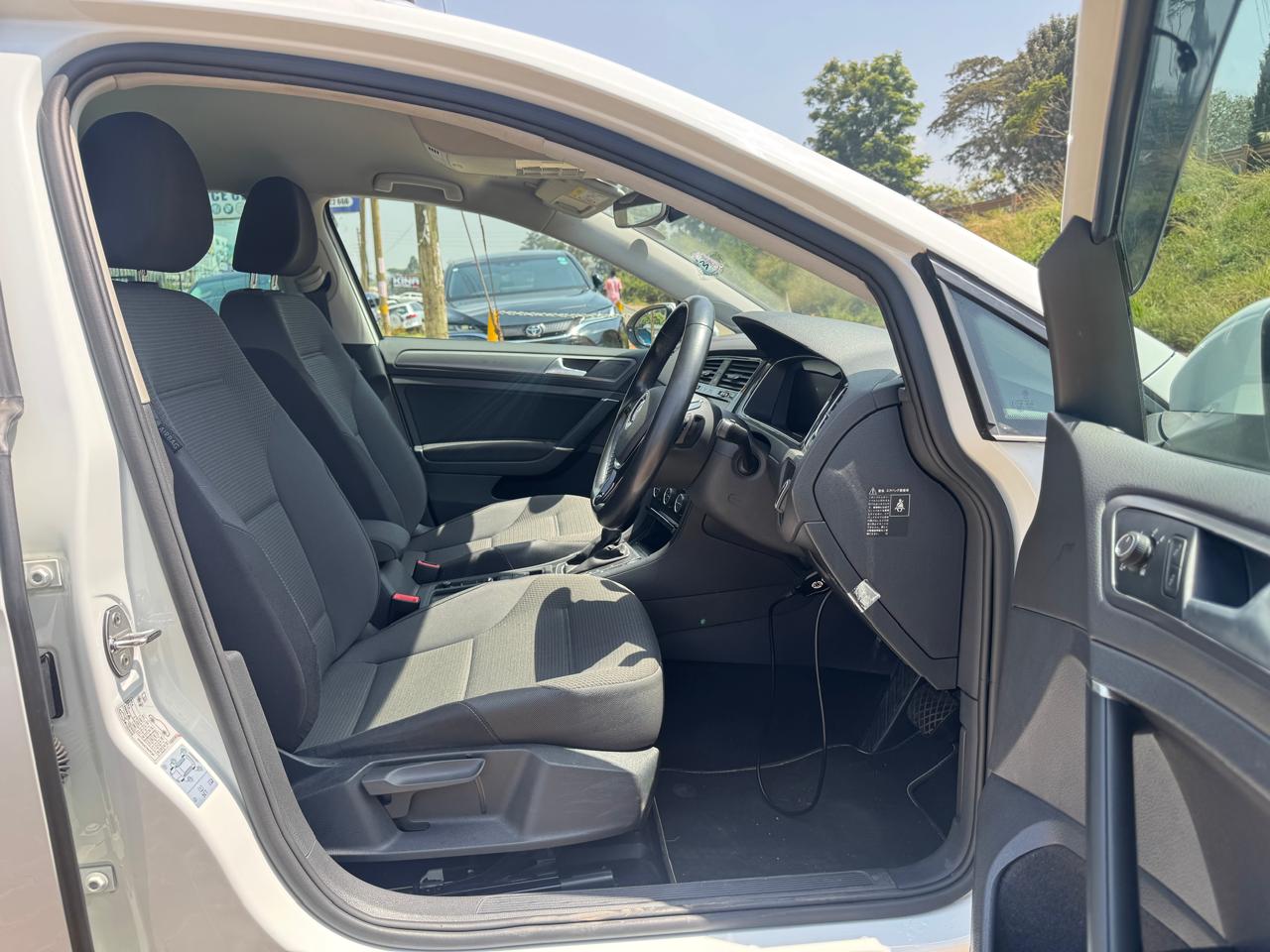 2019 – Volkswagen Golf TDI – White