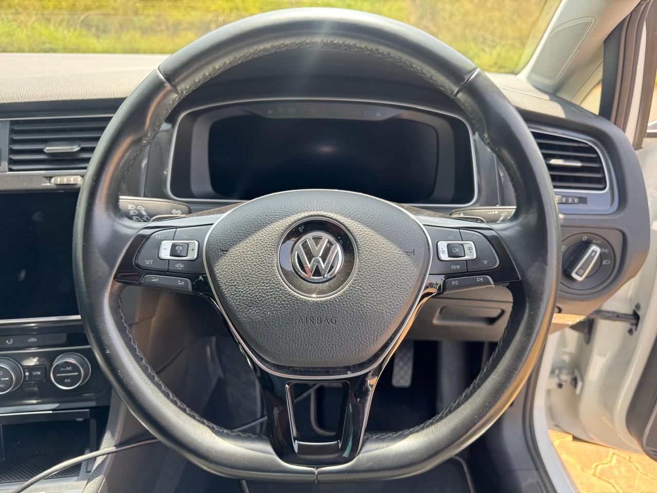 2019 – Volkswagen Golf TDI – White