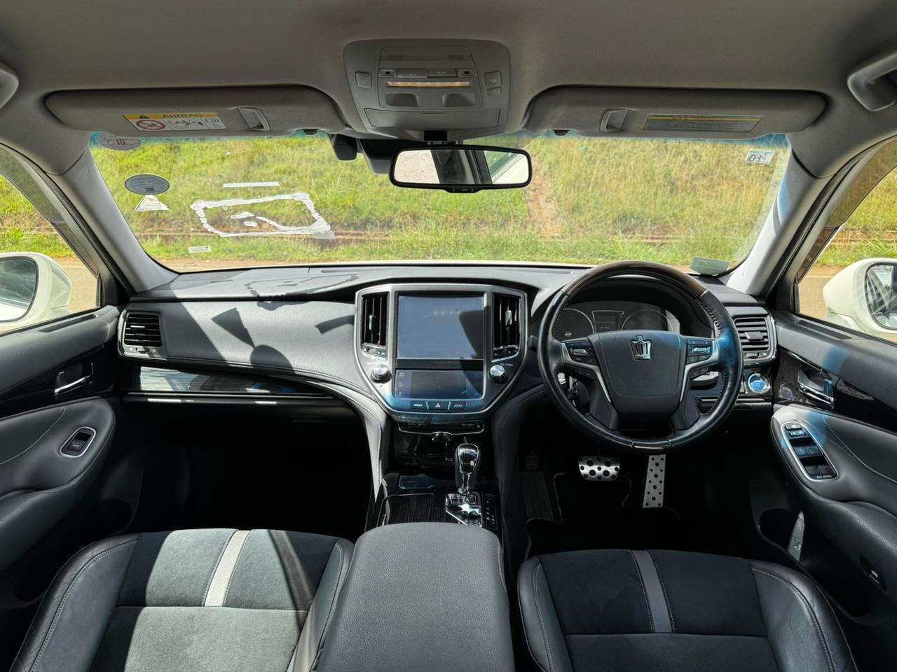 2018- Toyota Crown Athlete Hybrid -White