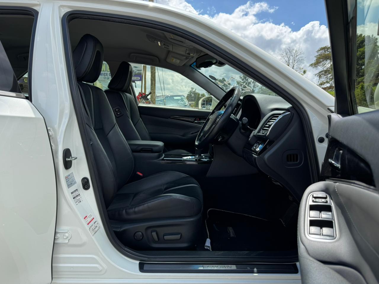 2018- Toyota Crown Athlete Hybrid -White