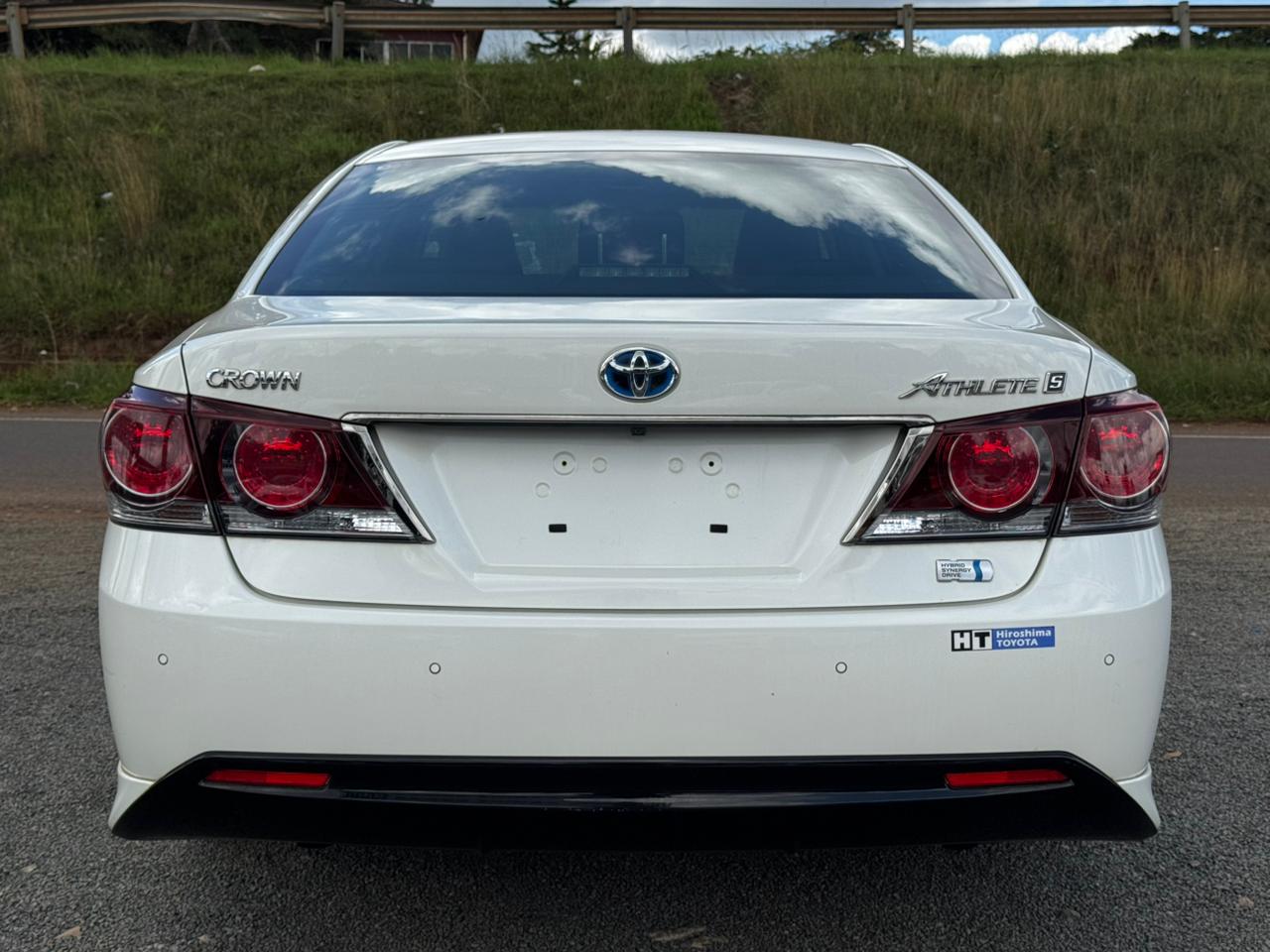 2018- Toyota Crown Athlete Hybrid -White