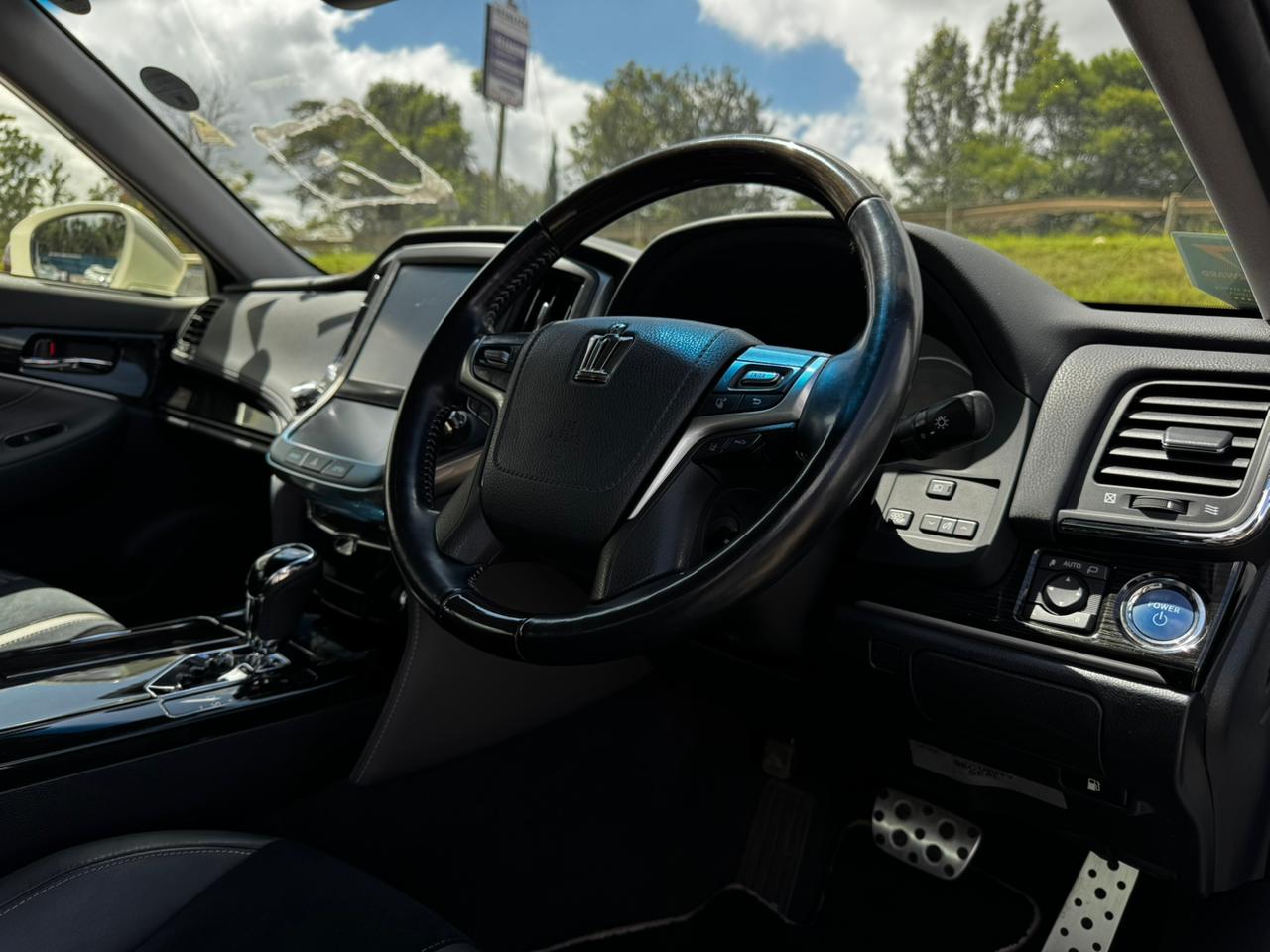 2018- Toyota Crown Athlete Hybrid -White