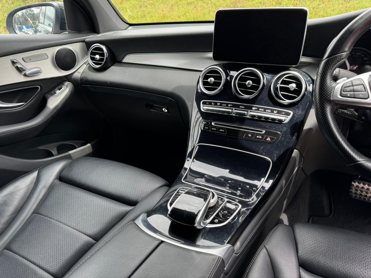 2017-Mercedes Benz GLC 200