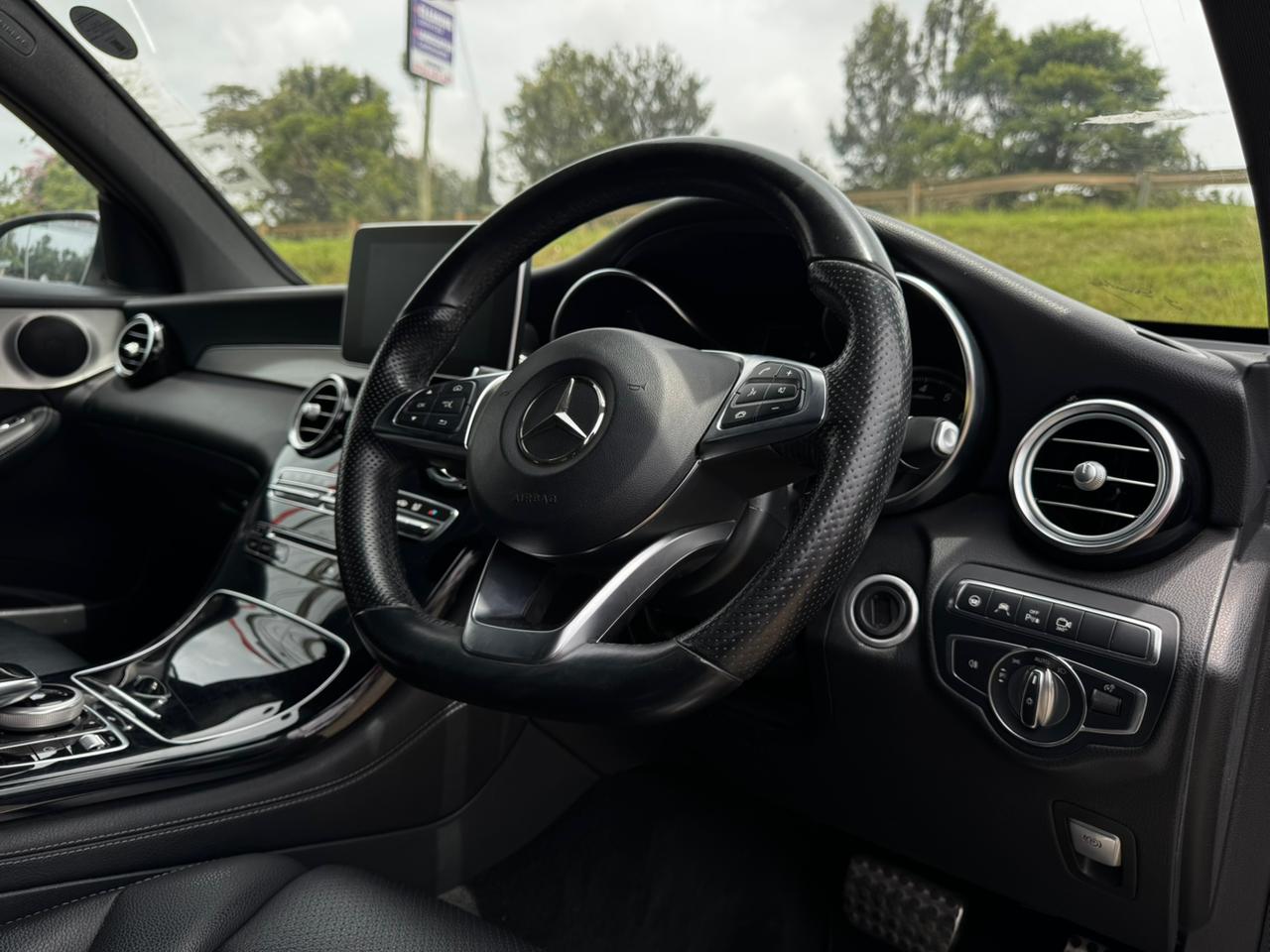 2017-Mercedes Benz GLC 200