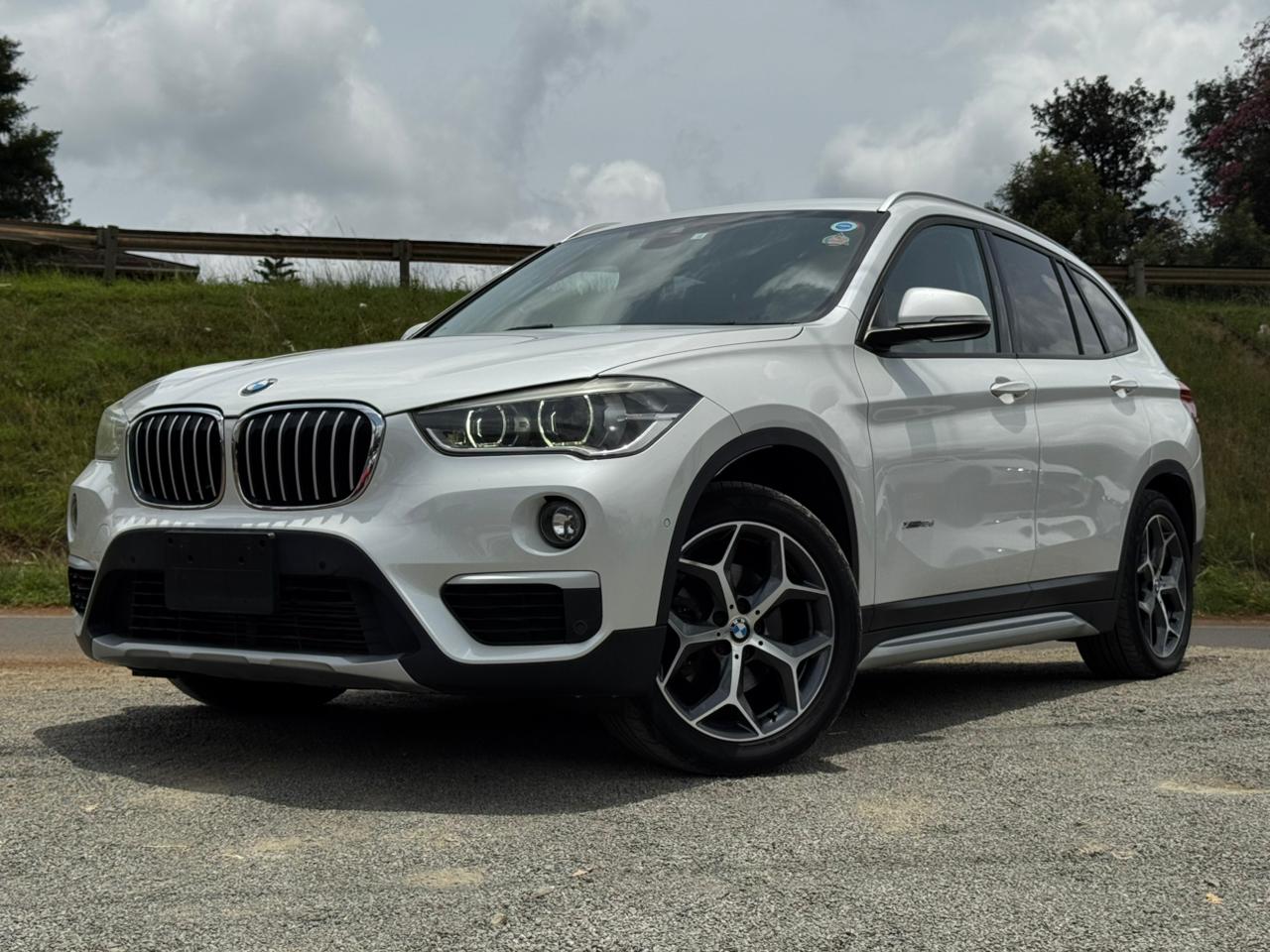 2018- BMW X1 – White