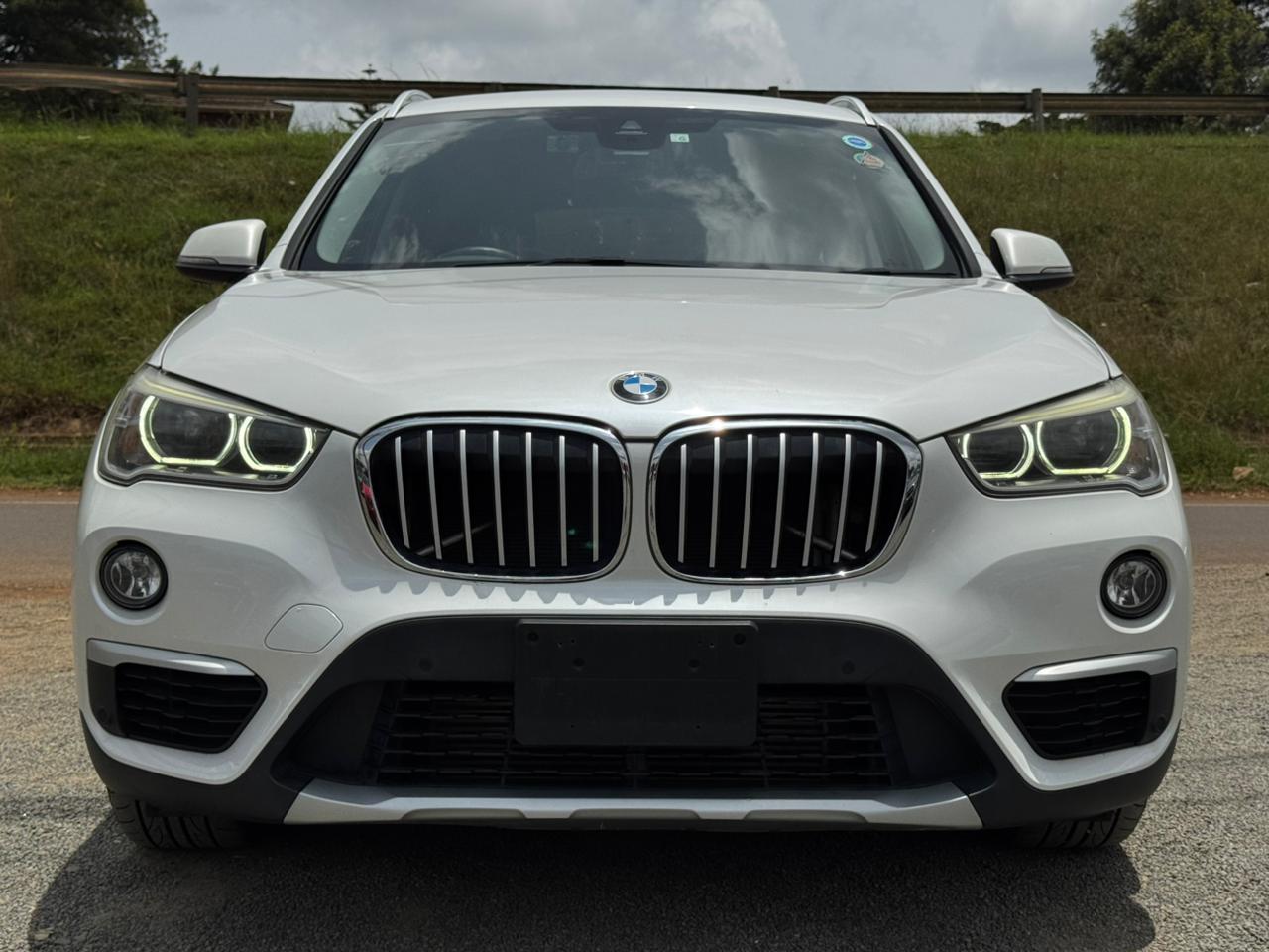 2018- BMW X1 – White