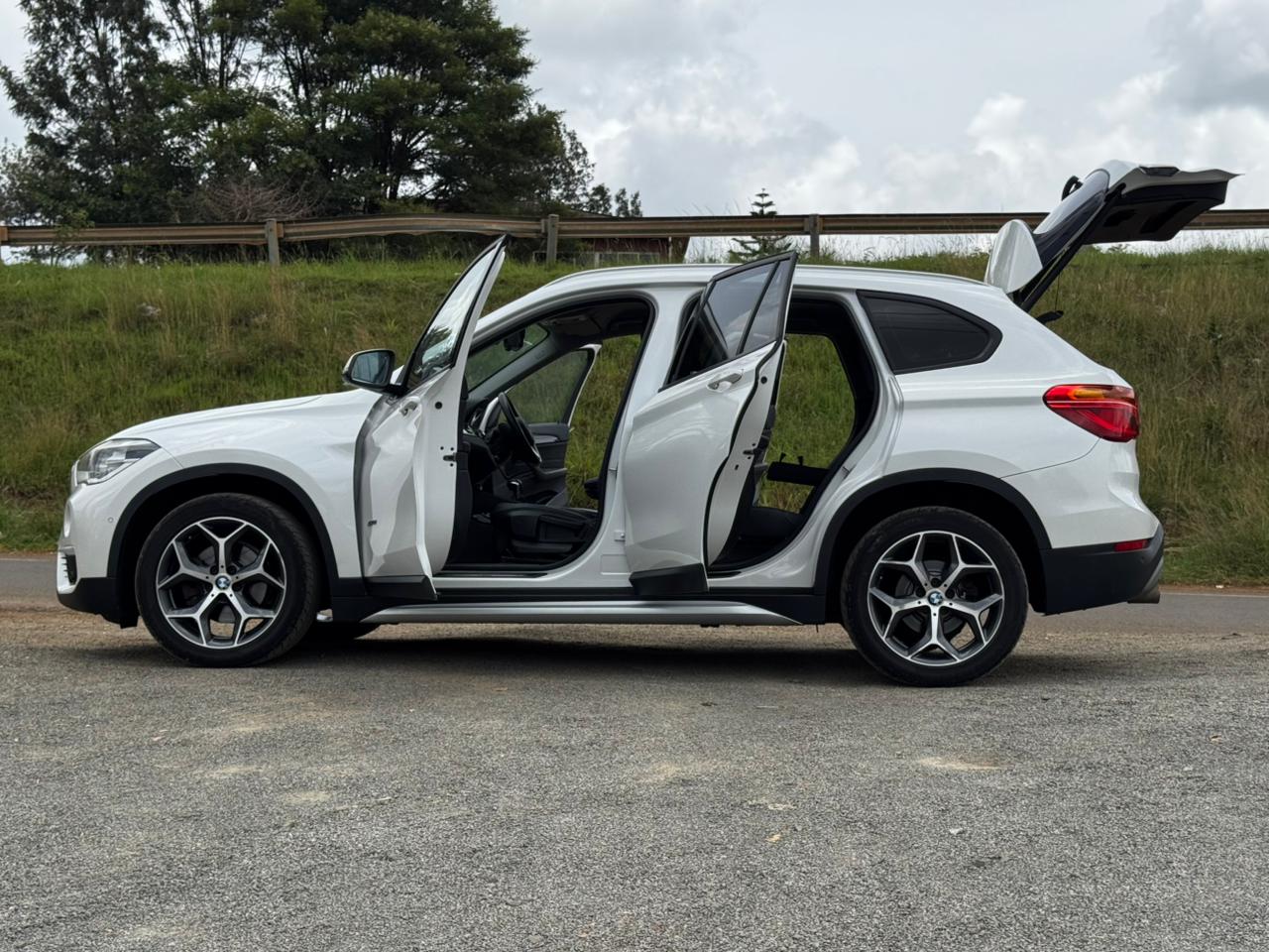 2018- BMW X1 – White
