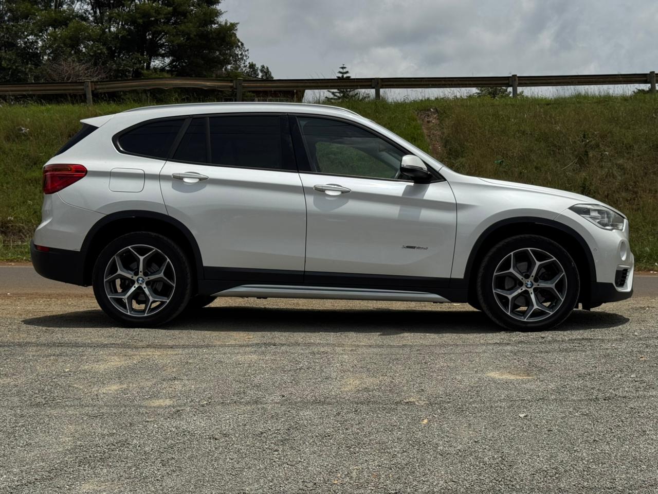 2018- BMW X1 – White