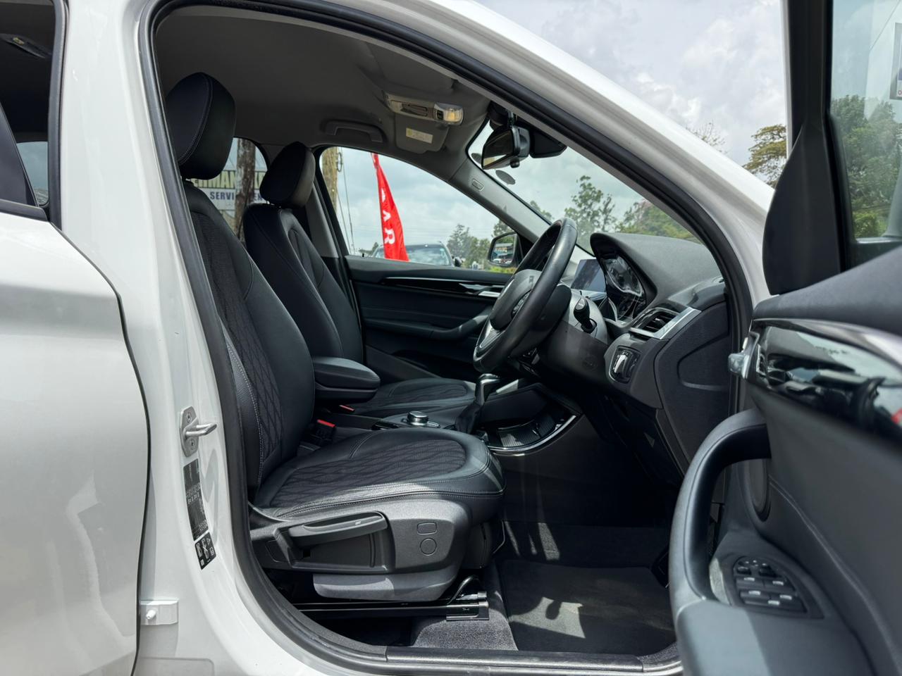 2018- BMW X1 – White