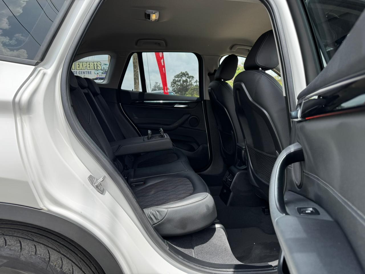 2018- BMW X1 – White